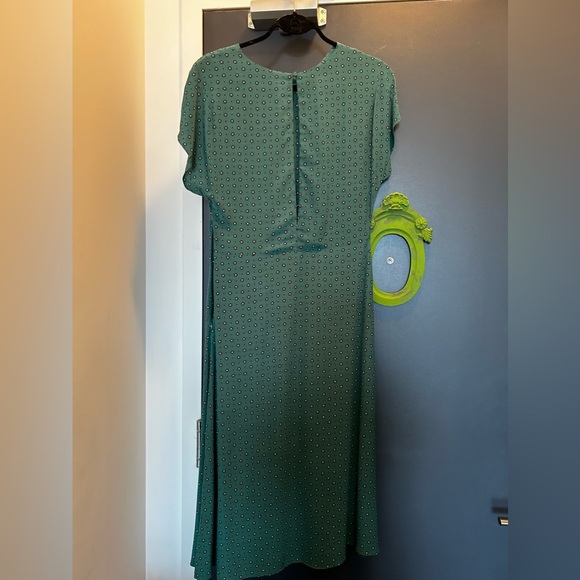 And Other Stories feminine green printed dress floating cap sleeves falls nicely - Picture 5 of 6
